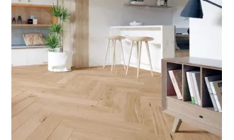 Parket u uzorku riblje kosti – bezvremenska elegancija za svaki dom